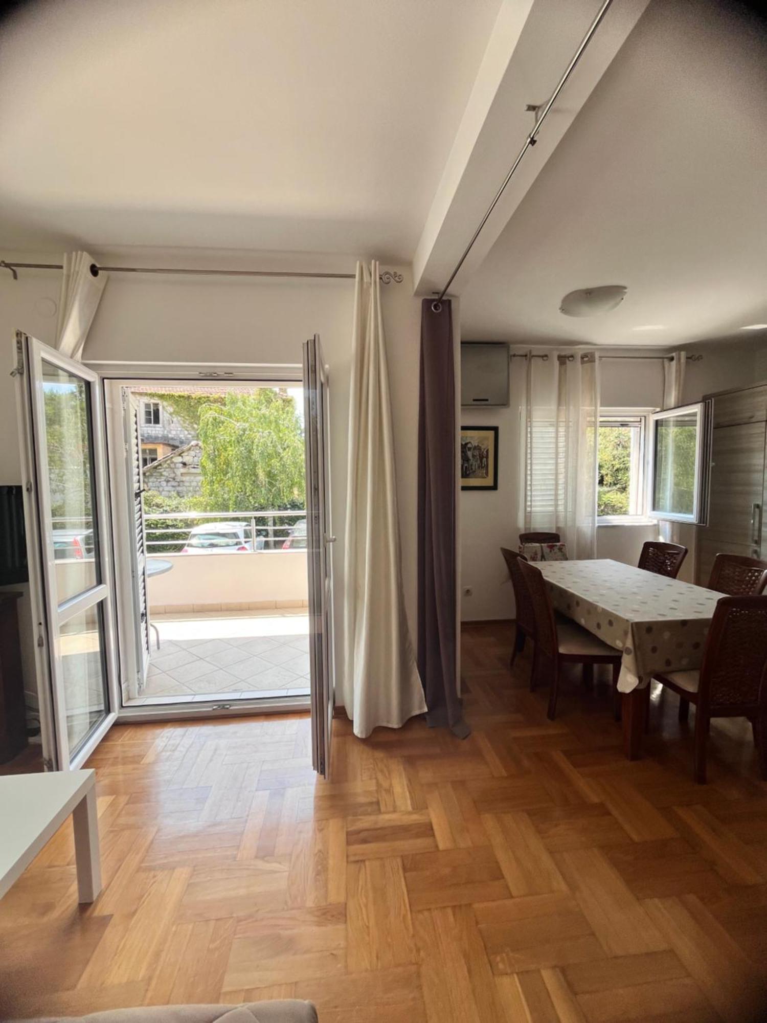 Apartment Belani, Own Parking Tivat Zewnętrze zdjęcie